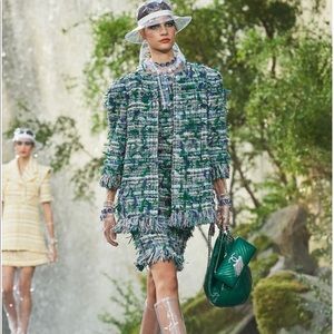 CHANEL 2018 Iconic Green Tweed Dress - Look #5